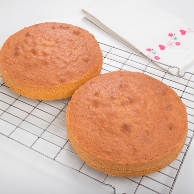 Cake cooling on wire rack